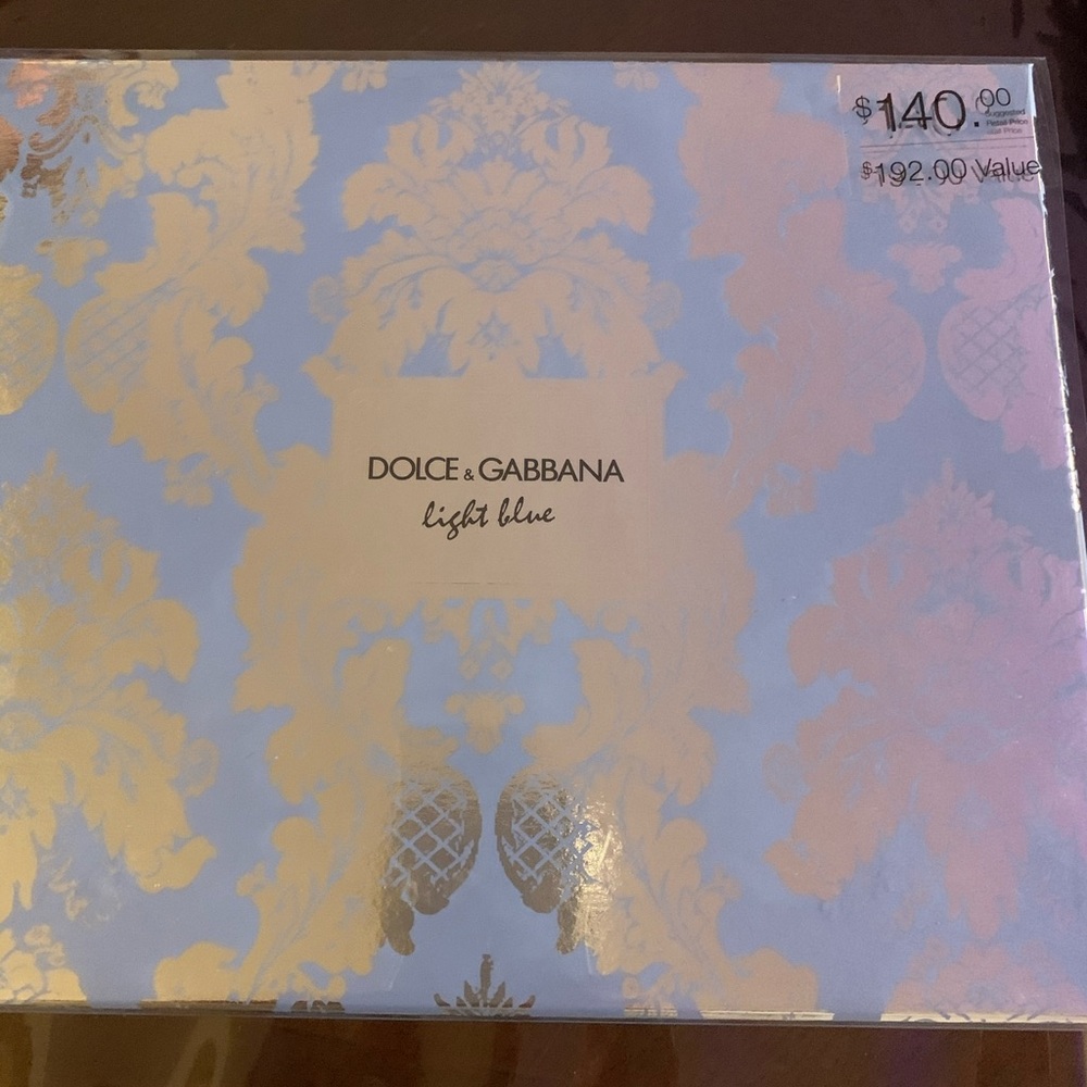 D & G women light blue gift set prufume